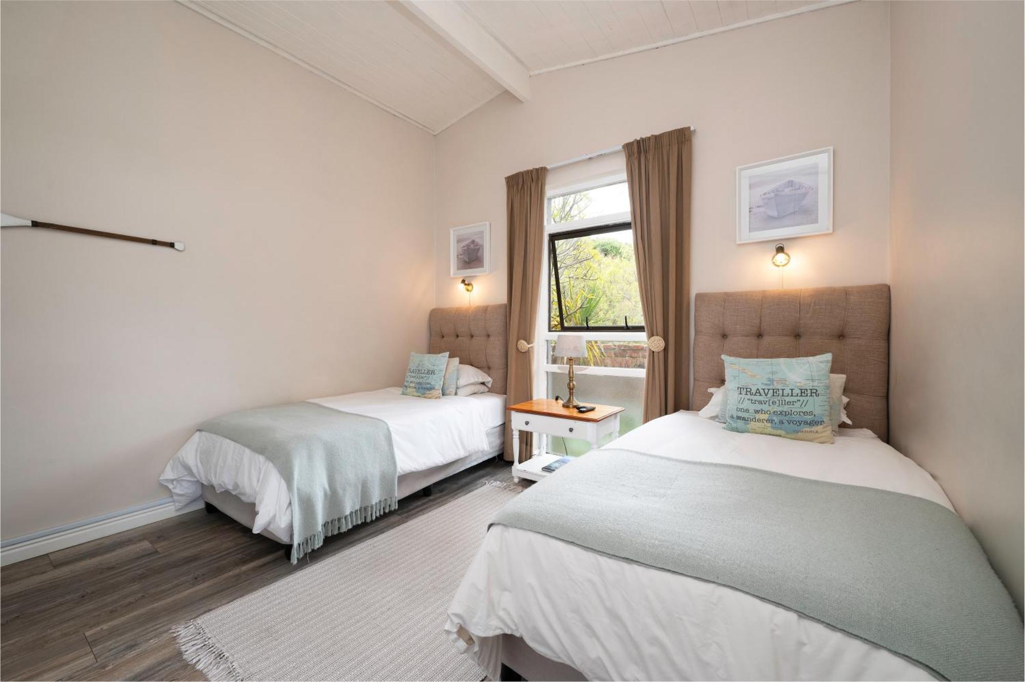 Admirals Lodge Guest House And Brightways Self Catering Apartments Порт-Элизабет Экстерьер фото