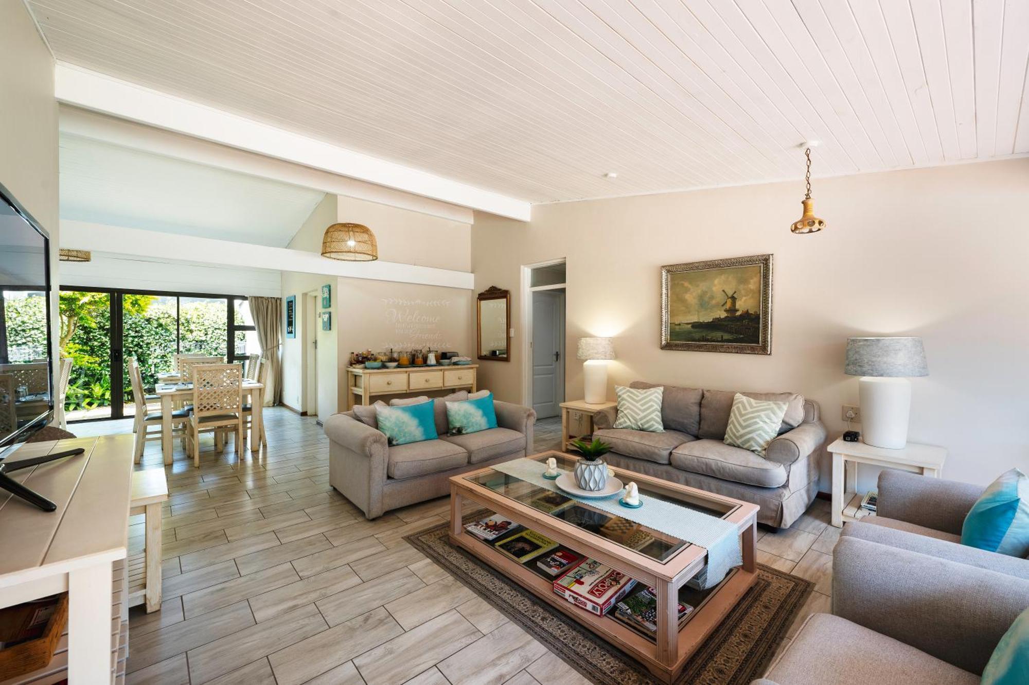 Admirals Lodge Guest House And Brightways Self Catering Apartments Порт-Элизабет Экстерьер фото