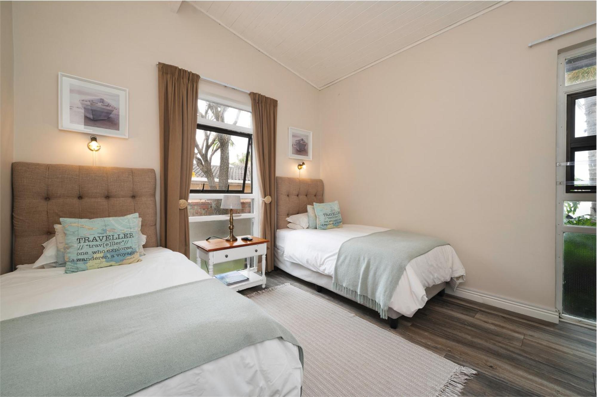Admirals Lodge Guest House And Brightways Self Catering Apartments Порт-Элизабет Экстерьер фото