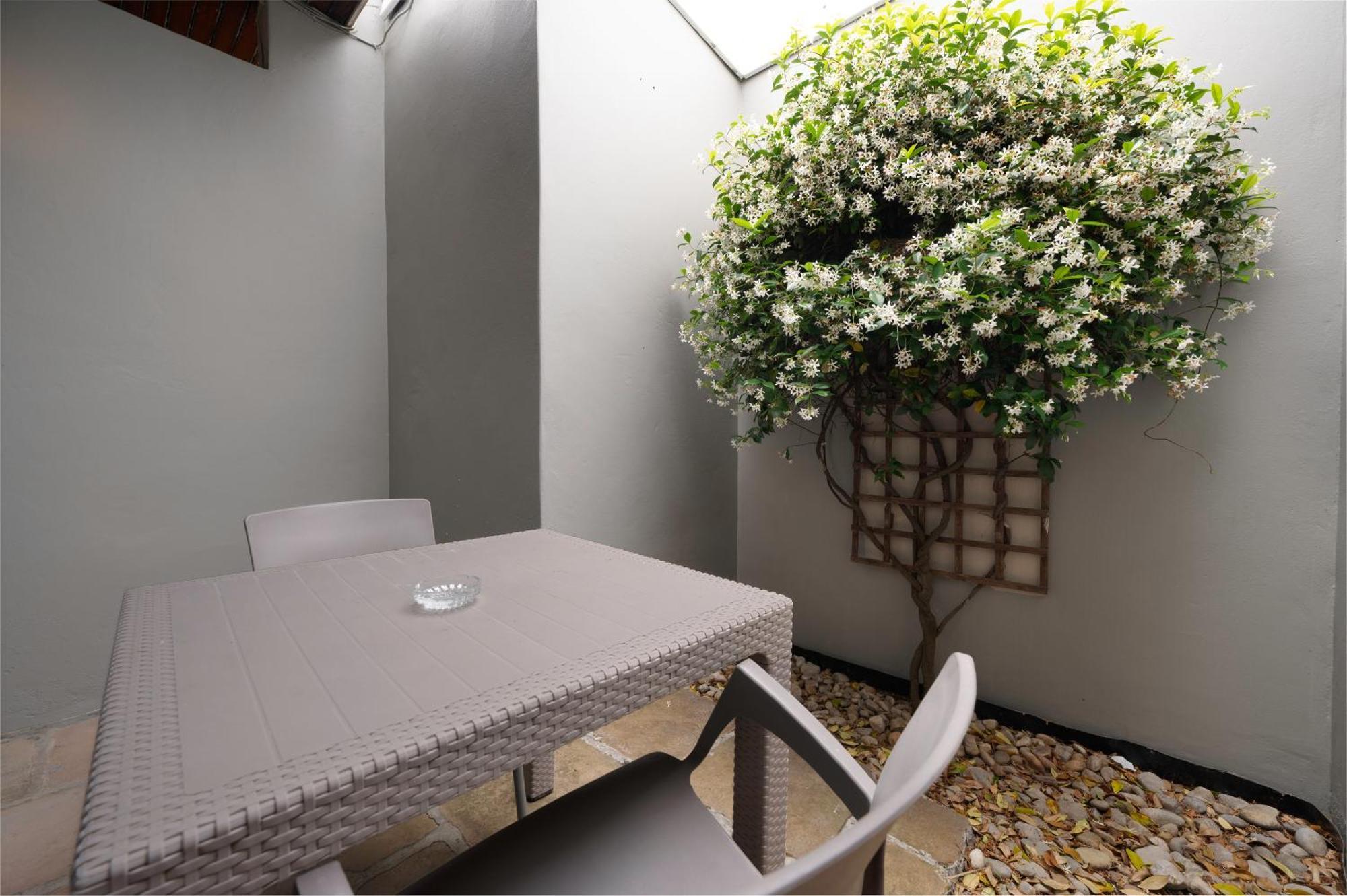 Admirals Lodge Guest House And Brightways Self Catering Apartments Порт-Элизабет Экстерьер фото