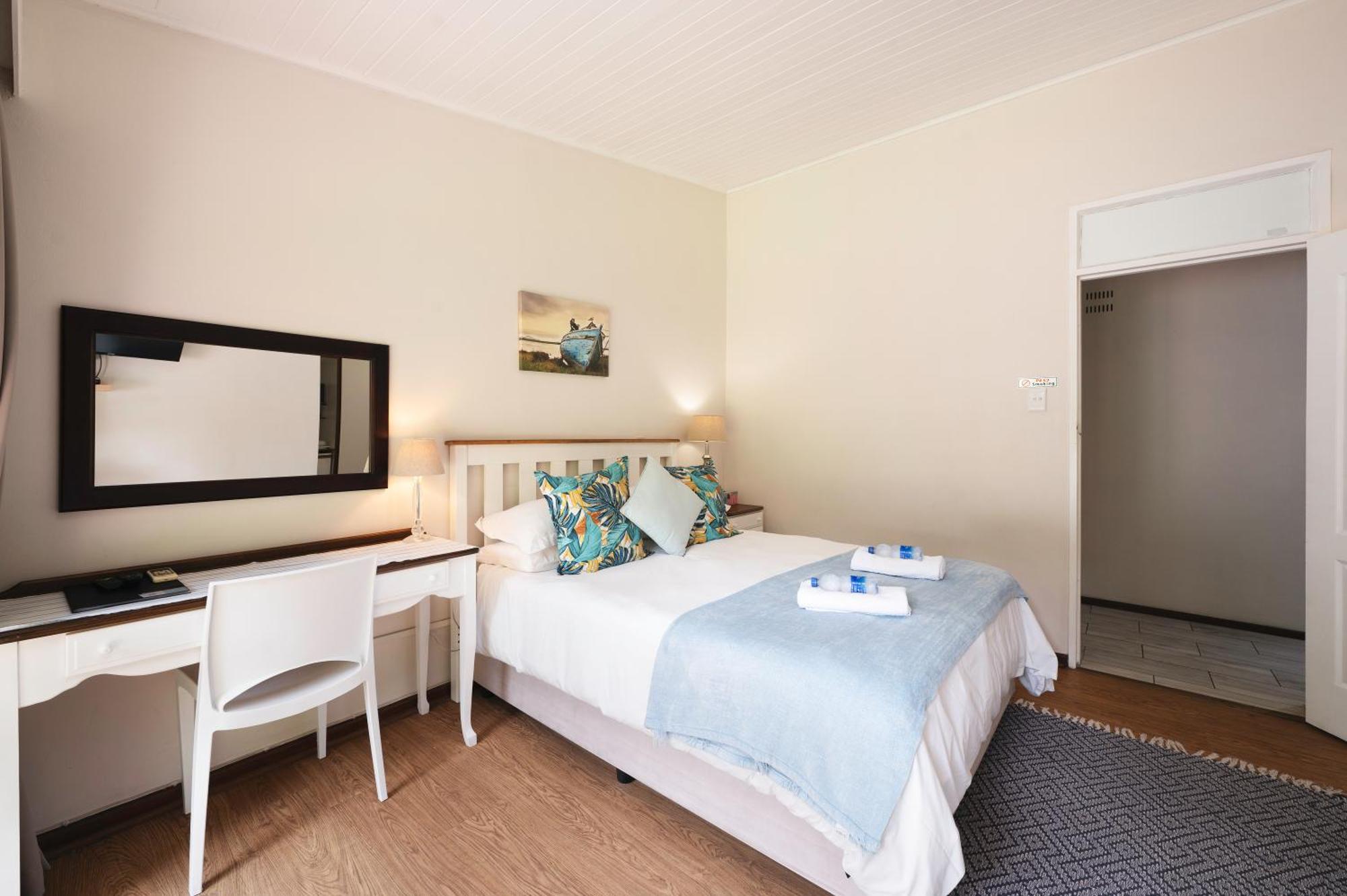 Admirals Lodge Guest House And Brightways Self Catering Apartments Порт-Элизабет Экстерьер фото