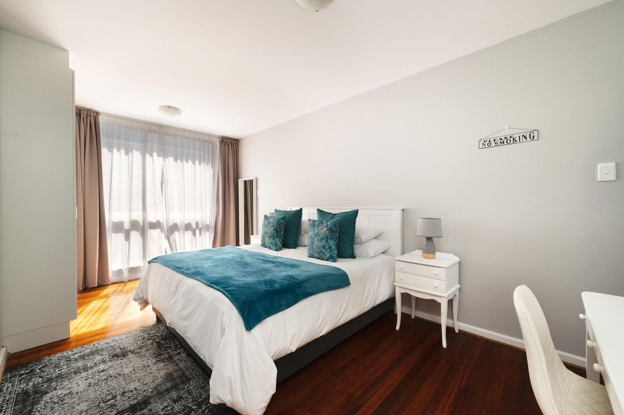 Admirals Lodge Guest House And Brightways Self Catering Apartments Порт-Элизабет Экстерьер фото