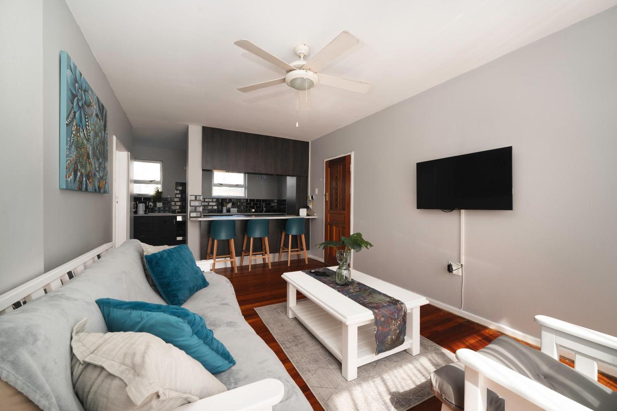 Admirals Lodge Guest House And Brightways Self Catering Apartments Порт-Элизабет Экстерьер фото