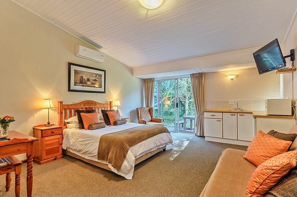 Admirals Lodge Guest House And Brightways Self Catering Apartments Порт-Элизабет Экстерьер фото