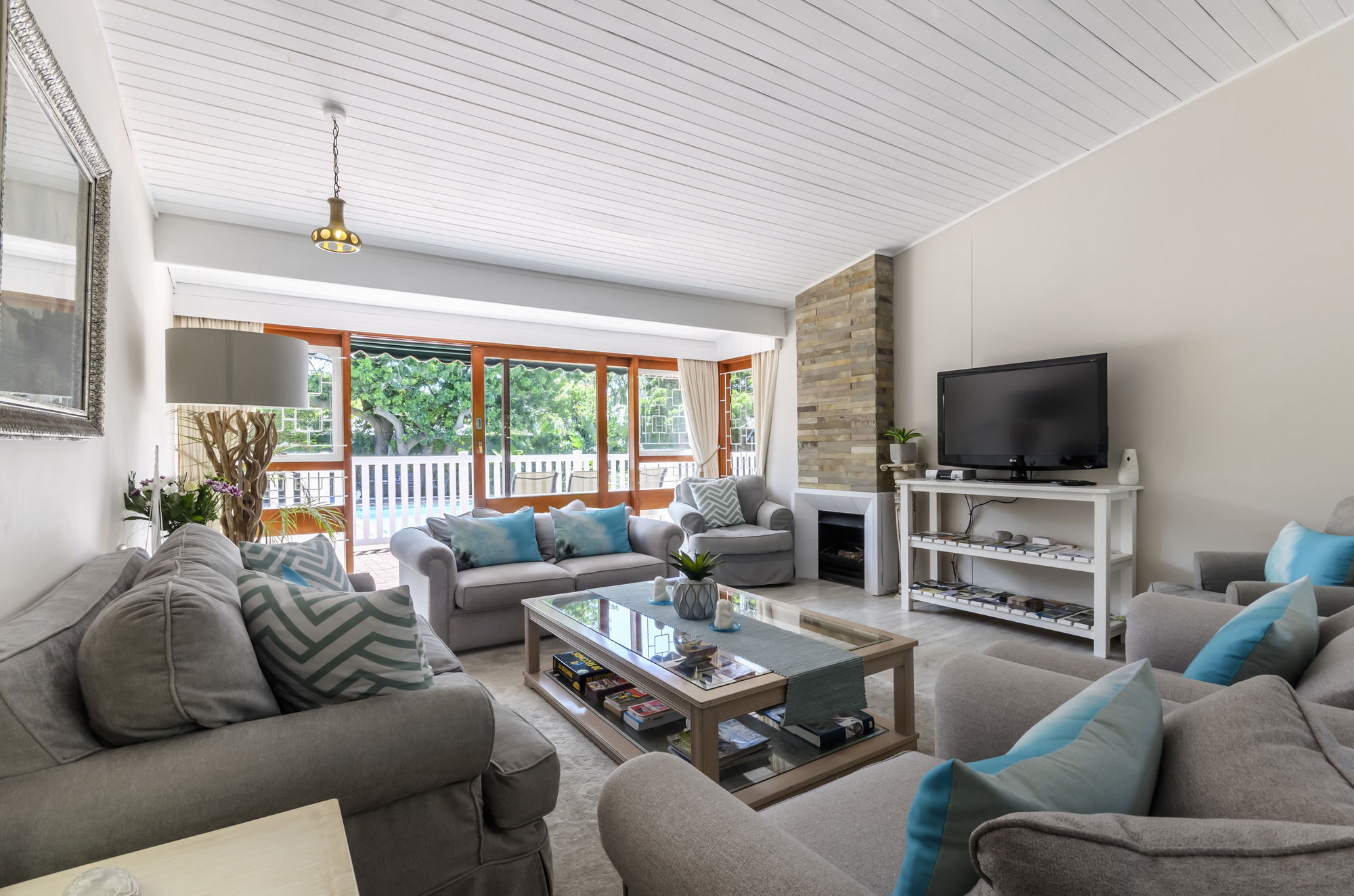 Admirals Lodge Guest House And Brightways Self Catering Apartments Порт-Элизабет Экстерьер фото